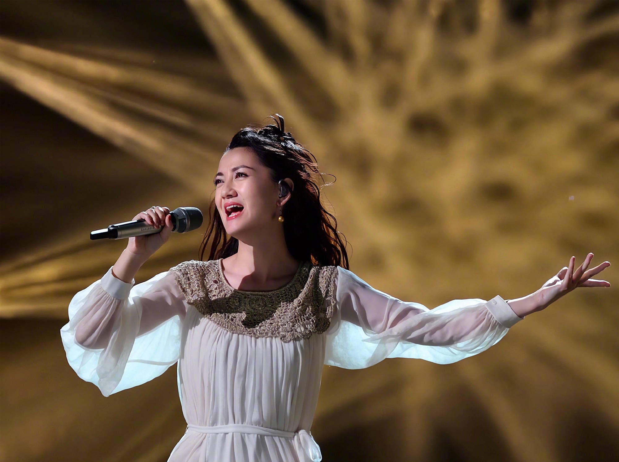 原创            《歌手2025》被“难听”充斥，但陈楚生凭借9分钟，勇夺第二