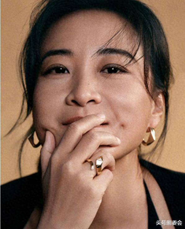 全网恭喜！“消失”近1年后，被综艺“开除”的贾玲升级新身份