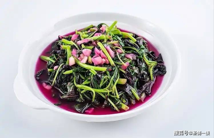 中老年要“养骨”，少吃萝卜土豆，常吃8样，强筋骨，腿脚有劲