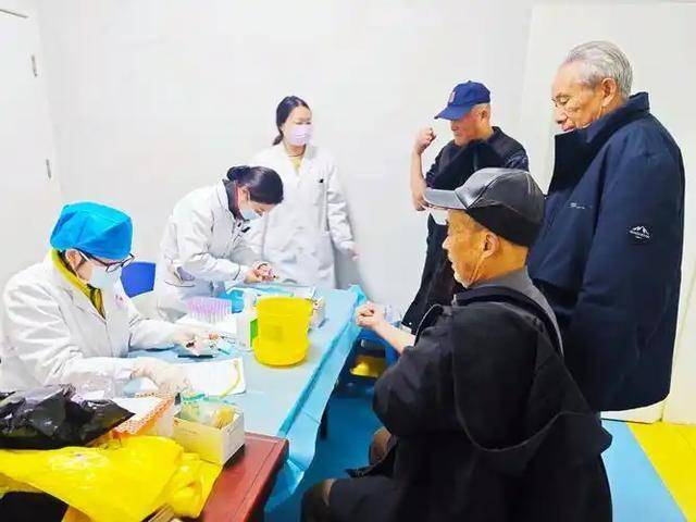 医生提醒：65岁以上的老人，宁愿天天打麻将，也不要随便做这4事