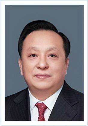 中组部有关负责同志宣布中央决定：他们的职务调整