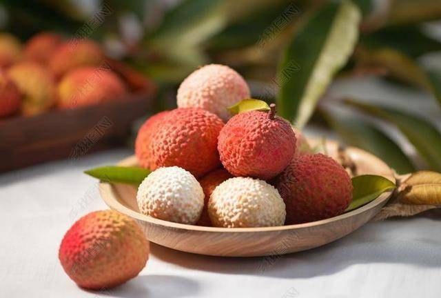 荔枝大量上市！医生提醒：荔枝虽美味，但有3类疾病的人尽量别吃