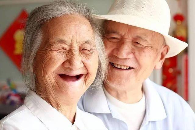 人到60岁还能吃这4样食物，活过百岁不是梦！能做到的老人很健康