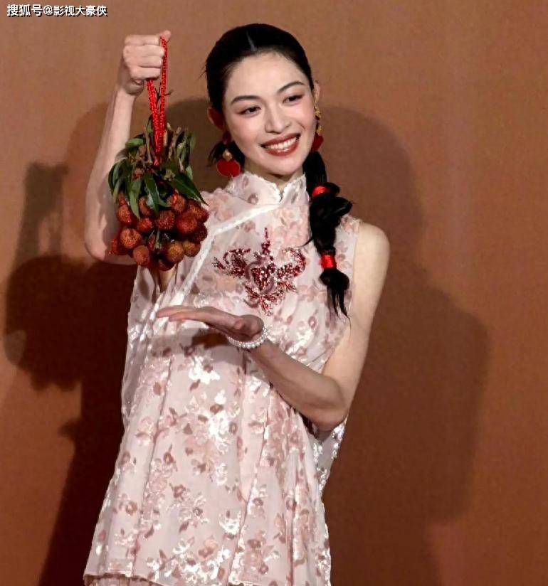 原创            上海这一晚状况百出，王子文摔倒，宋茜、金东、刘诗诗到底谁压轴