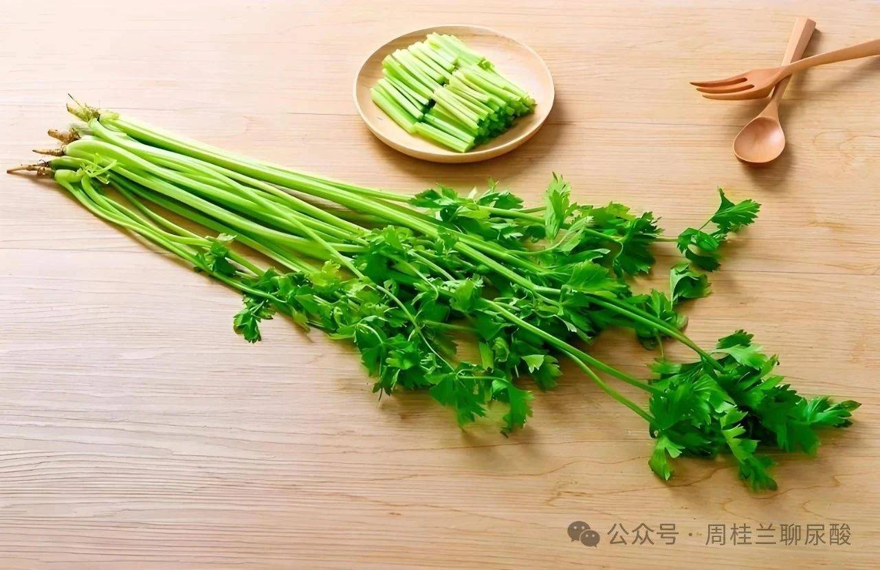 2菜1水每天喝三次，尿酸尽数排，少复发，痛风专家周桂兰揭秘！