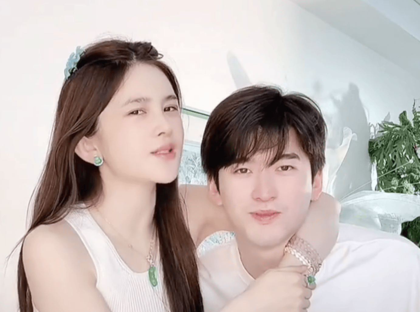 赵樱子近日在直播中自曝怀孕 称如今孕期3个月