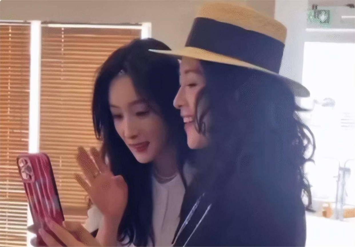 原创            一不留神吃暗亏？谨慎的杨幂，给赵丽颖好好得上了一课？