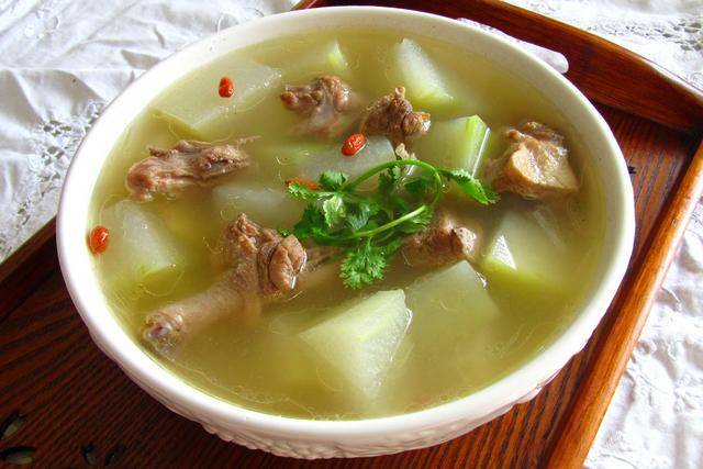 “夏吃瓜，身体顶呱呱”这4种瓜最养生，消暑降火又祛湿，身体棒