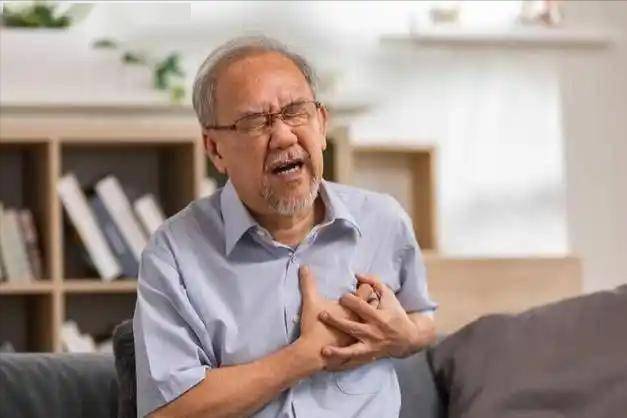 为什么慢阻肺治疗后很快就复发了？医生叹气：多半是没注意这几事