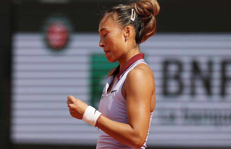 憾失抢七！法网：郑钦文0-2萨巴伦卡无缘四强 仍创最佳战绩