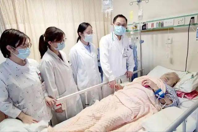 脑梗去世的人越来越多！医生苦劝：天热宁可打打牌，也别做4件事