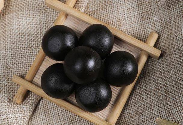 乌鸡白凤丸是“妇科圣药”，男人用能大补肝血，调理身体4个问题