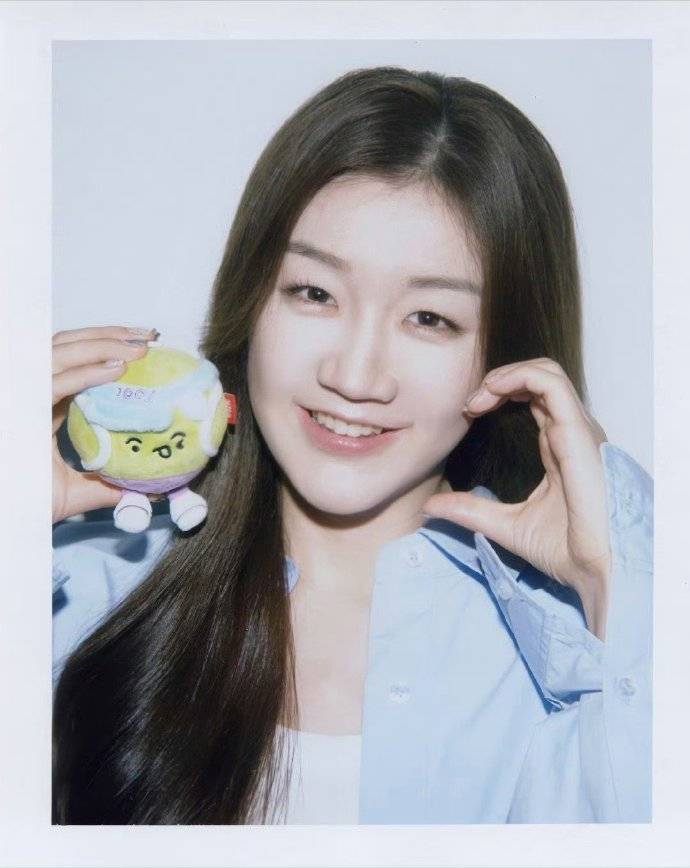 陈梦社媒晒撕拉片写真 全红婵留言：好漂亮(图)