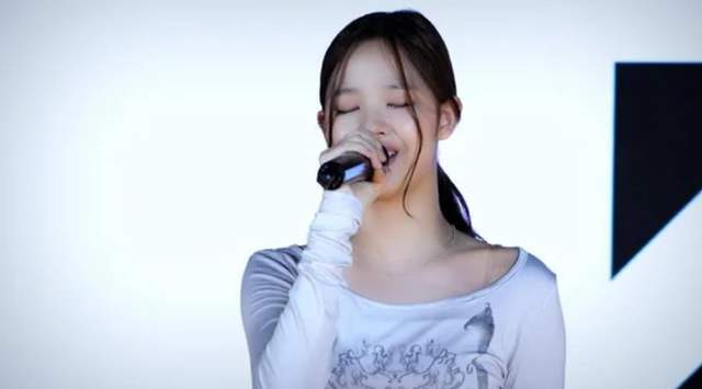 原创            YG新女团14岁泰国成员亮相！梁铉锡当场破防：差点听哭