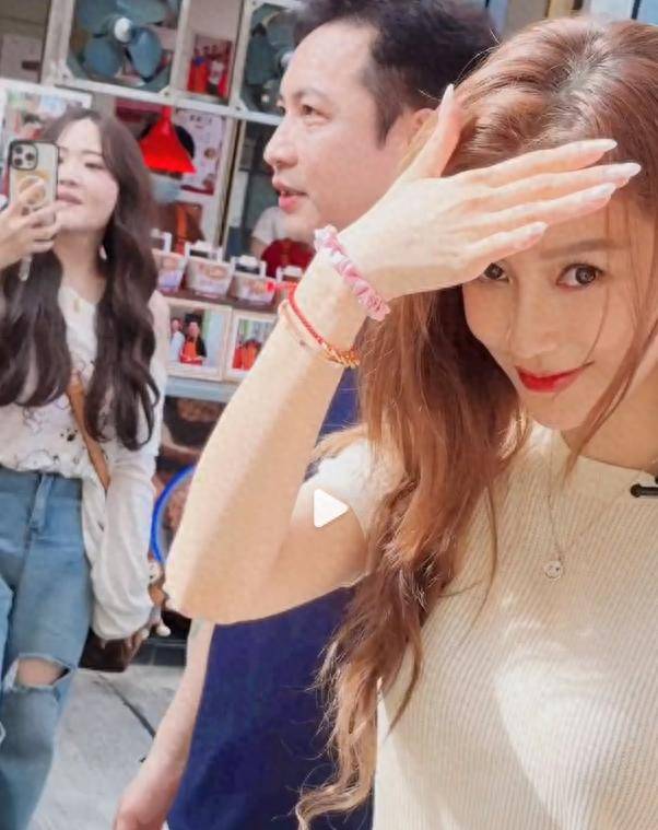 原创            澳门街头偶遇杨颖工作，得知她新的工作内容，何以落得如此下场？