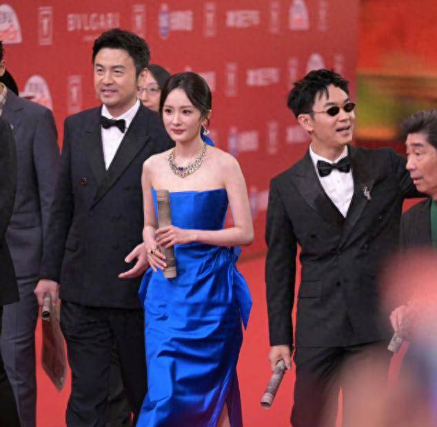 原创            上海电影节，女星红毯争锋，杨幂蓝裙吸睛，倪妮的气质，绝了