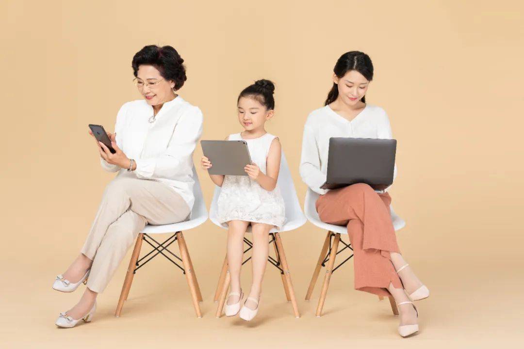 为什么越管孩子玩手机他越上瘾？聪明的家长这样做