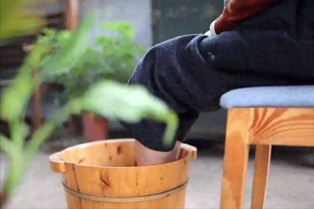 医生研究发现：糖尿病人若每天泡脚，不出半年，或迎来4个好变化