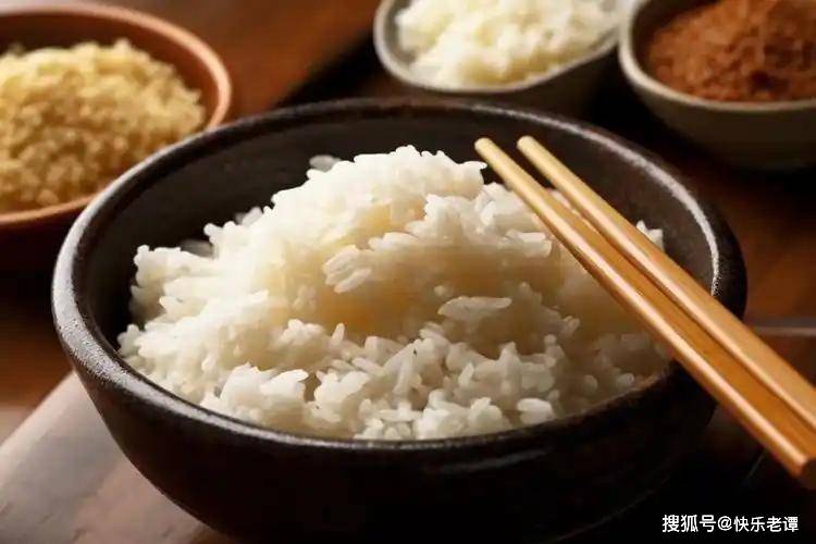 长期吃“冷”的米饭，不仅能降低血糖，还有养胃的作用？