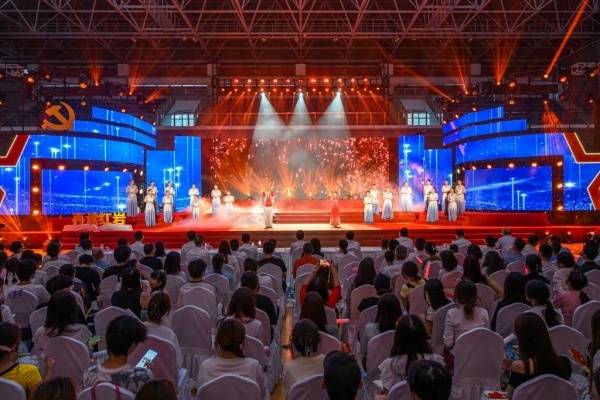 红岩精神为脉 艺术展演为形 重庆工业职院创新职教思政模式