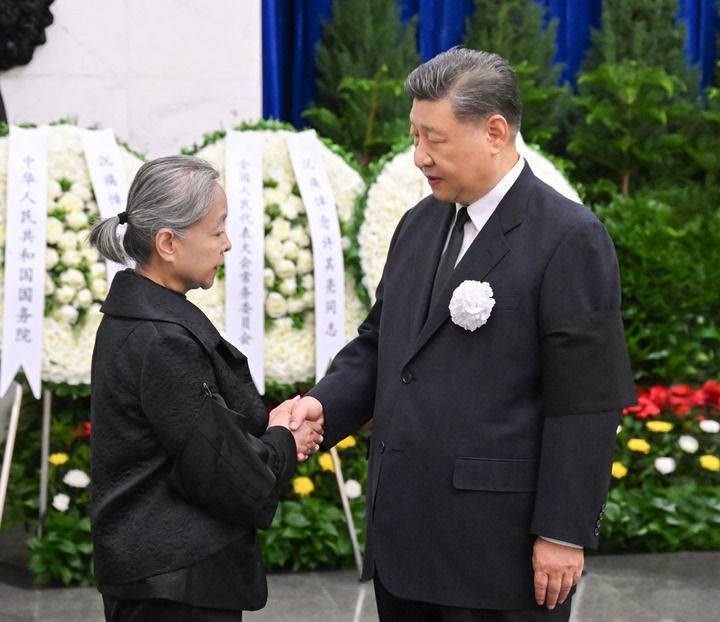 许其亮同志遗体在京火化 习近平等到八宝山革命公墓送别