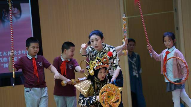 艺术与教育共融：百名共享艺术家赋能校园美育传承创新