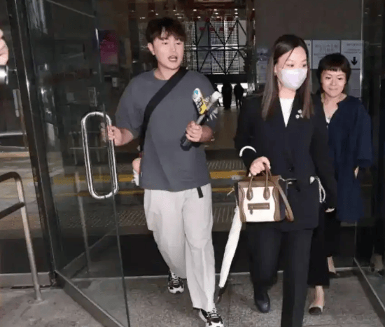 郑中基现身家事法庭驳谣言，赡养费成焦点澄清内容