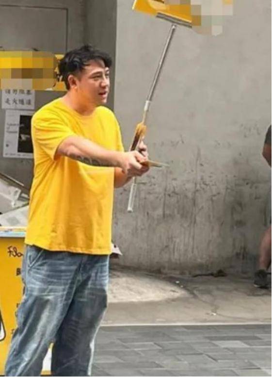 香港知名男星父亲节吃剩菜，却被网民质疑吃的太好，自曝曾想轻生