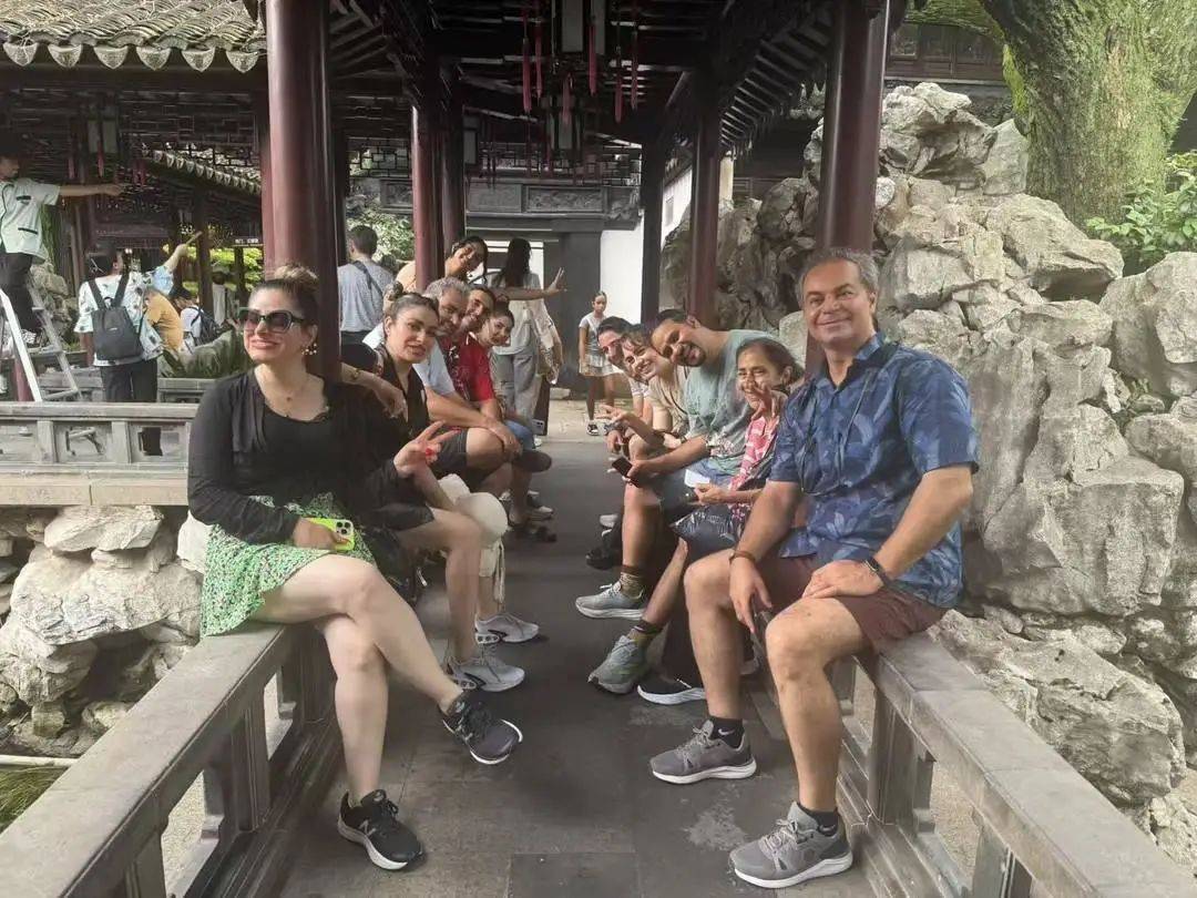 伊朗一旅行团在中国旅游时得知战事，导游：氛围完全变了，很压抑