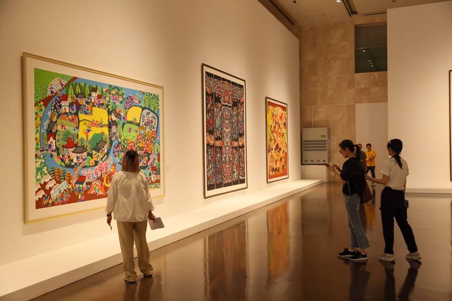 带着泥土芬芳的的艺术之花绽放黄浦江畔，首届中国乡土绘画展在沪揭幕