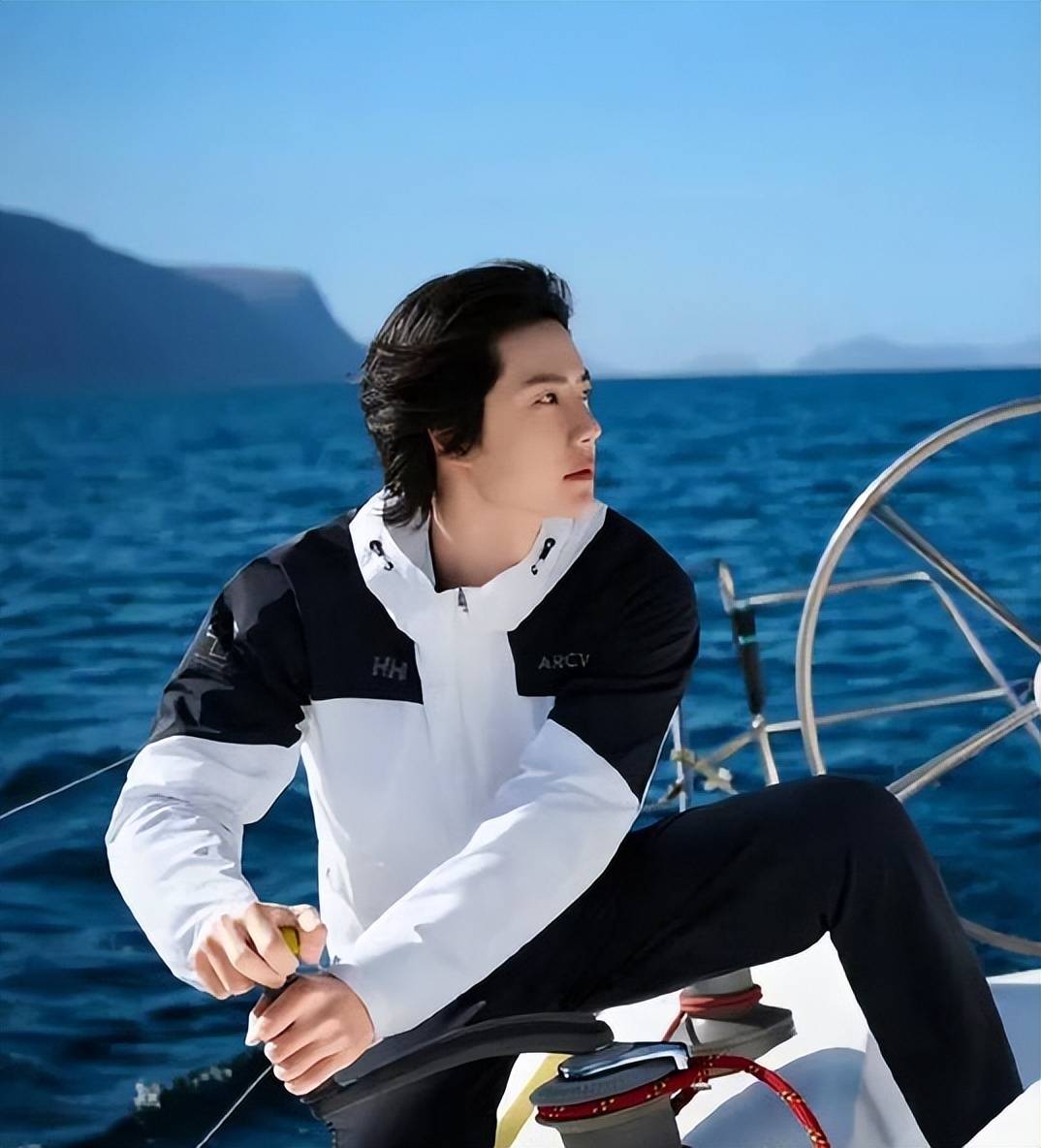 原创            不混圈照样牛！王一博雨林雪山闯一圈，直接拿个国际奖回来