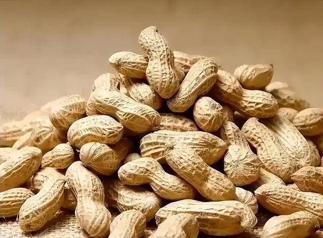 肾结石患者不能吃花生？医生坦言：不想肾脏衰竭，尽量少吃这3物