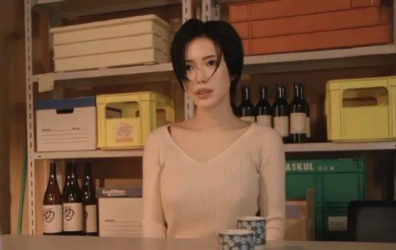 39岁短发女王杀疯了！这状态说是25岁我都信，钢铁女神名不虚传！