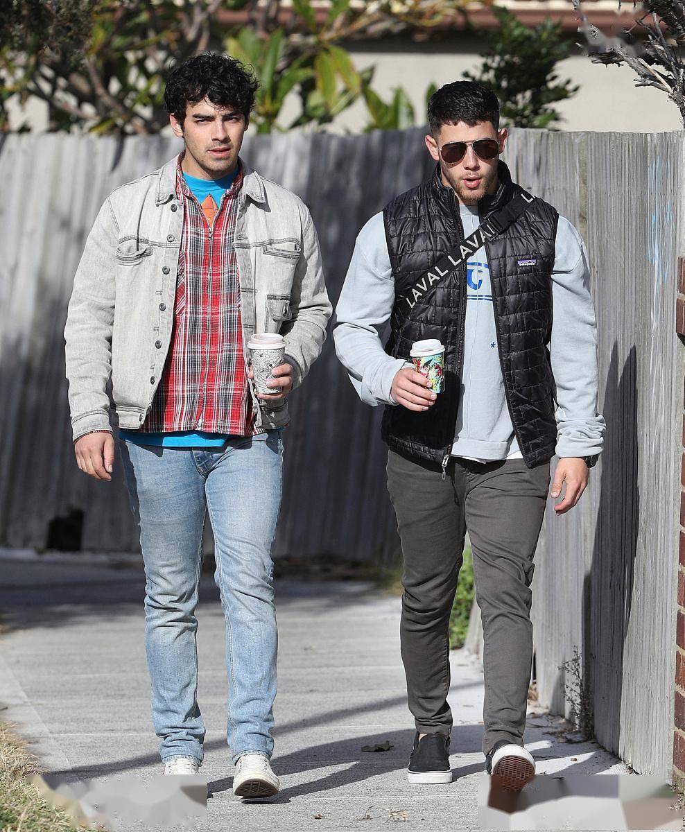 发现儿子喜欢男的，咱当家长的咋开导？