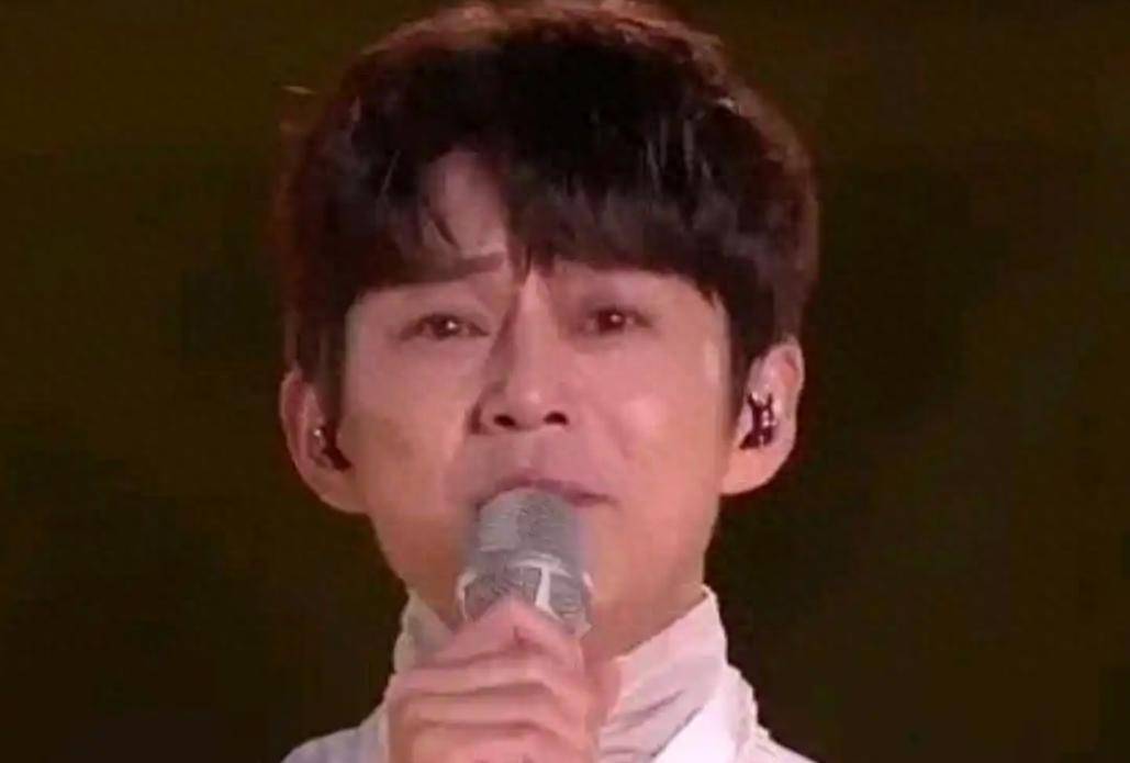 原创            51岁何炅现状：曾被保姆告上法庭，如今无儿无女依旧孤身一人