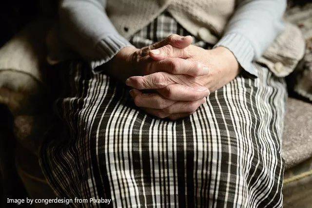 最好的医生是自己，最好的药物是时间，最好的心态是宁静，最好的运动是步行。