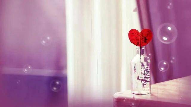 男人彻底对你动情时，忍不住会有这三个反应，非常明显