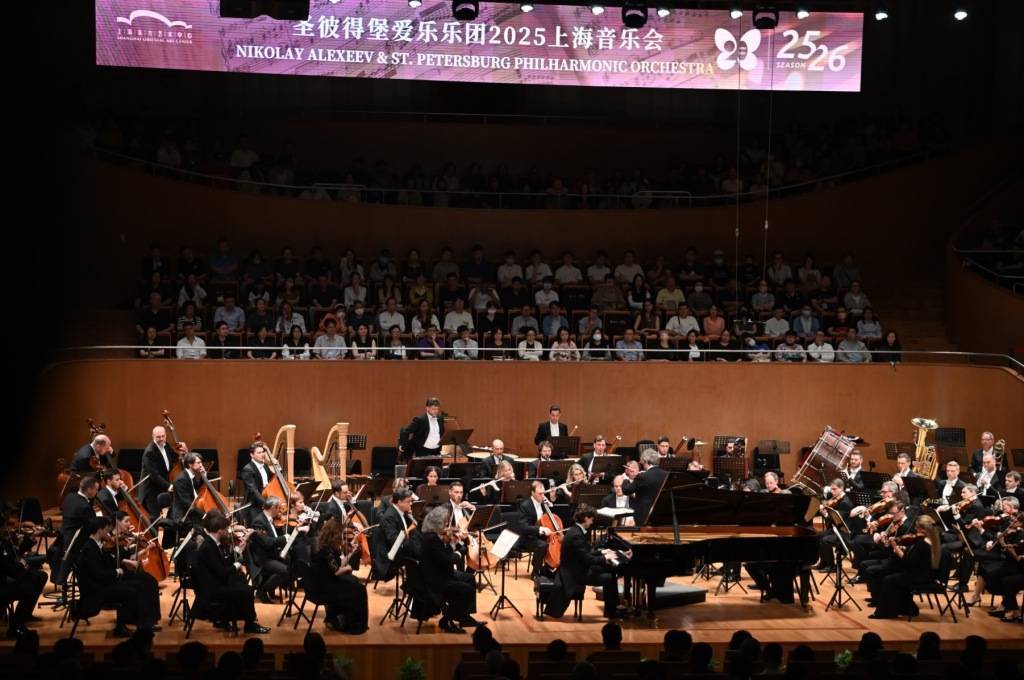 圣彼得堡爱乐加演“茉莉花”，为东方艺术中心20岁庆生