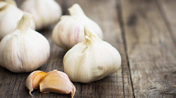 大蒜有不俗的保健效果，但是这2种人别轻易尝试