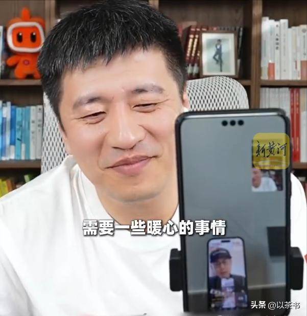 原创            张雪峰大冰合体直播连麦，帮助一残疾学生，二人相互尊称太好笑