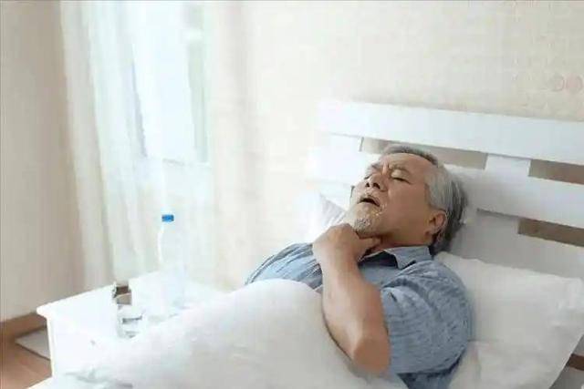 慢阻肺患者一支烟不能抽？医生苦劝：过一次瘾，4个后果无法承受