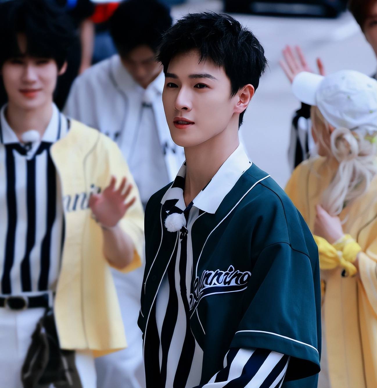 原创            白鹿综艺元气满满，黑长直温柔学姐风，宋雨琦心动瞬间！