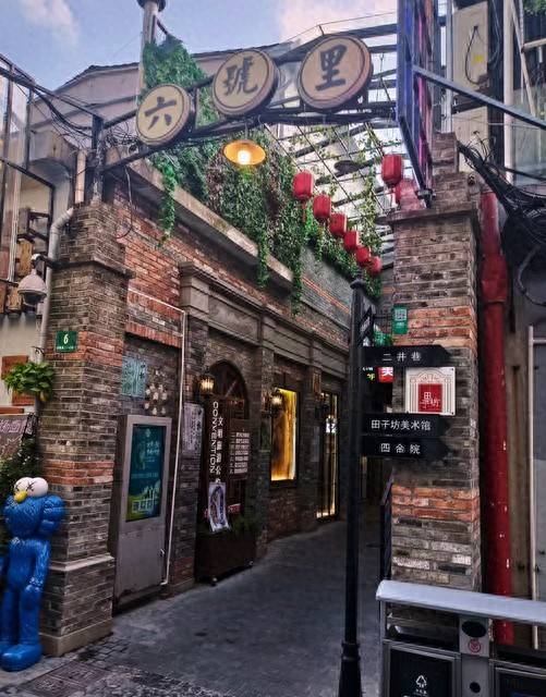 田子坊 艺术在左 生活在右