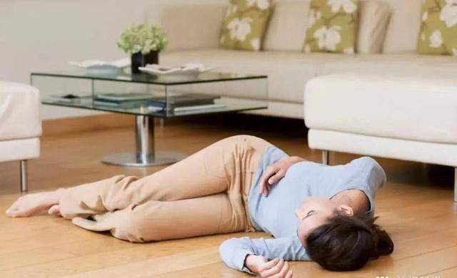 大嫂做饭时，突然晕厥，一小时后抢救！医生：3种食材搭配要小心