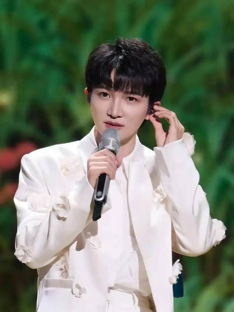 原创            周深为何缺席《歌手》？老粉揭秘：早已洞悉节目的奥秘！