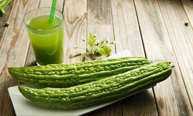 长期食用芹菜和苦瓜，对血压健康好吗？医生提醒：这些人需注意