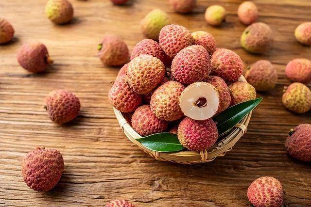 荔枝大量上市！医生强调：荔枝虽好，但患这4类疾病的人谨慎食用