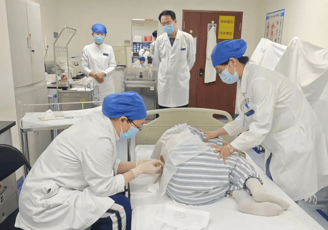 搜狐医药 | 渐冻症创新药托夫生注射液在北医三院开出全国首针！43岁患者接受注射