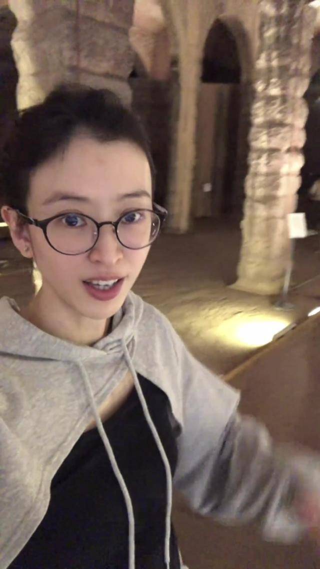 TVB离巢女星淡出圈内地卖鸡爪，现身被指孕味浓，本人亲自回应