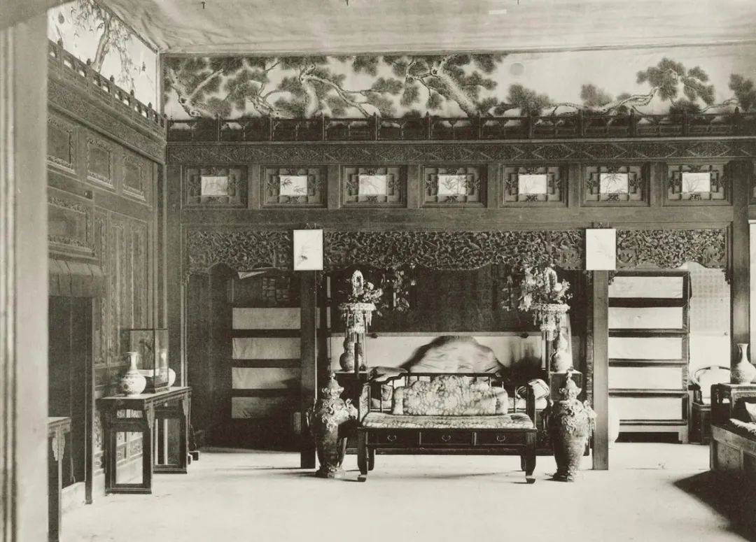 华艺国际2025春拍 | 乾隆帝的瓷器三昧：天威、匠心与文心